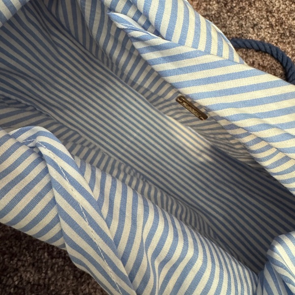 Elegant Woven Crossbody Bag with Blue Straps - Picture 7 of 9